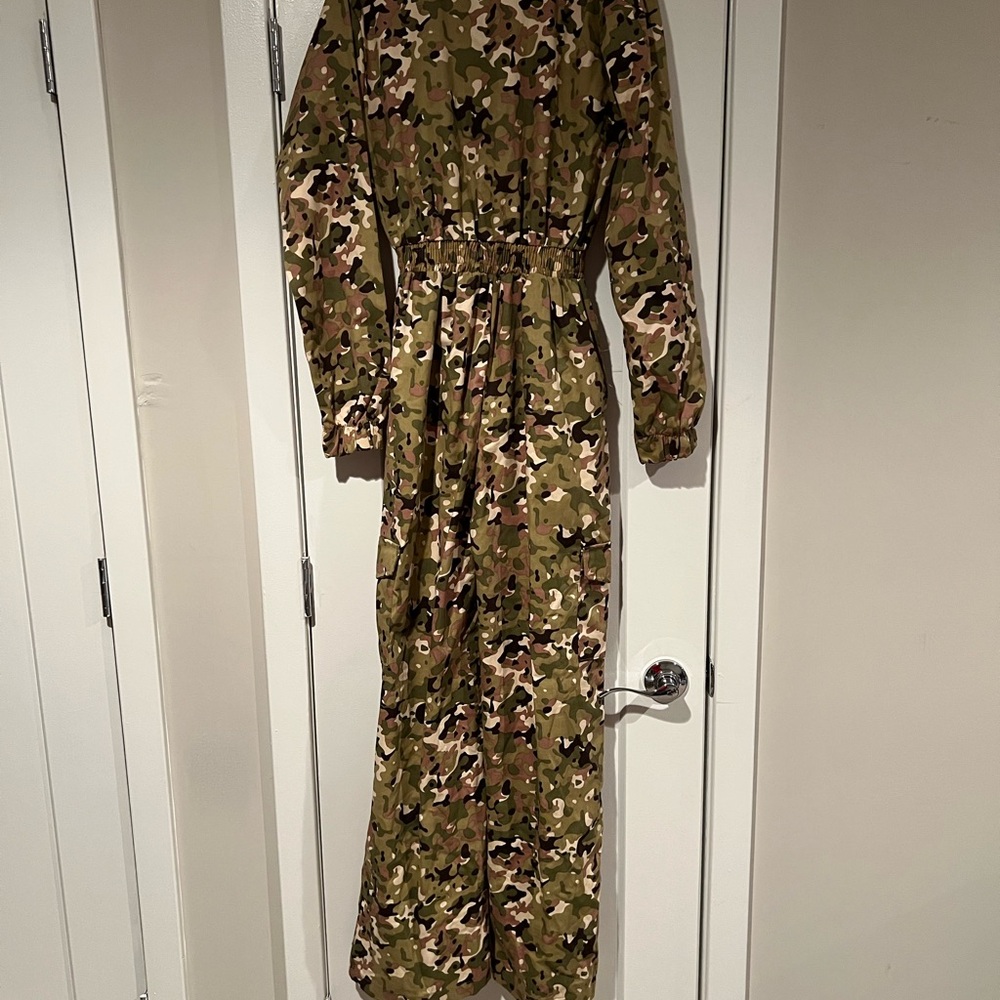 Camouflage Utility Jumpsuit - Women's Green Camo - Picture 6 of 6